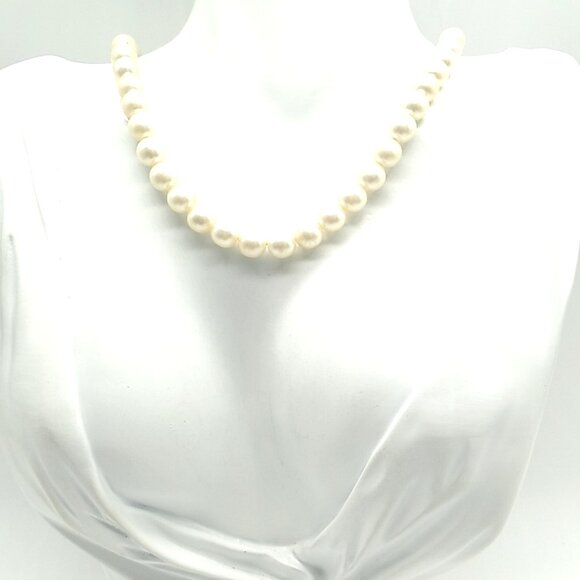 Faux Pearl Single Strand Necklace - Picture 10 of 14